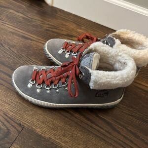 Side 9 Sorel hiking boot. Worn a couple of times.